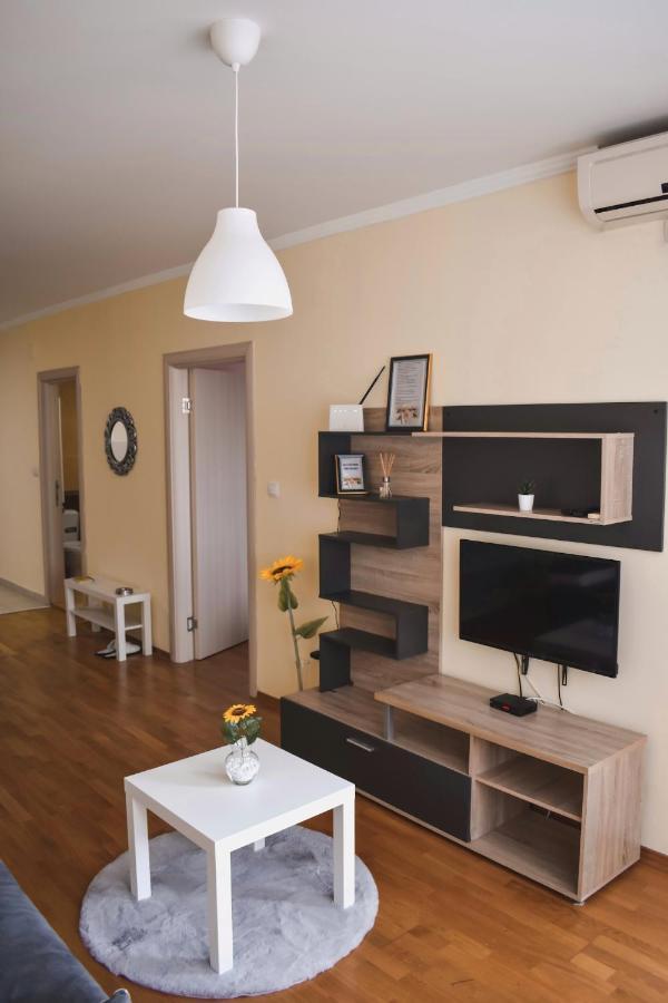 Apartment Sunflower021 Novi Sad Exterior foto